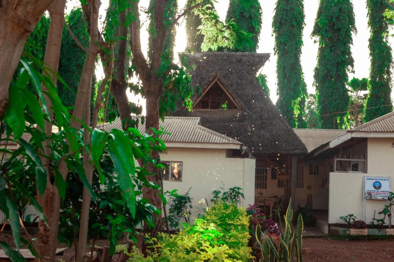 The Secret Garden Hotel موشي المظهر الخارجي الصورة